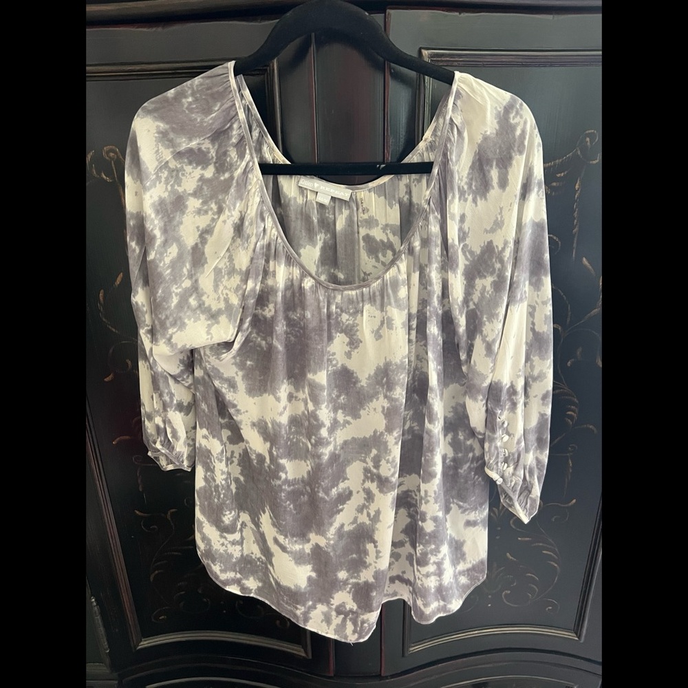 DTLM 🤍 REPEAT Gray and White Blouse - Size 40/M